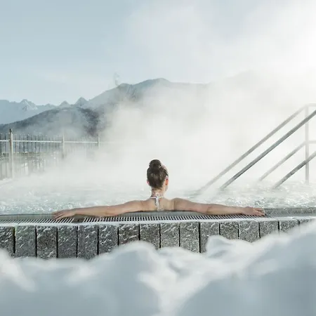 Schlosshotel Отель Фис