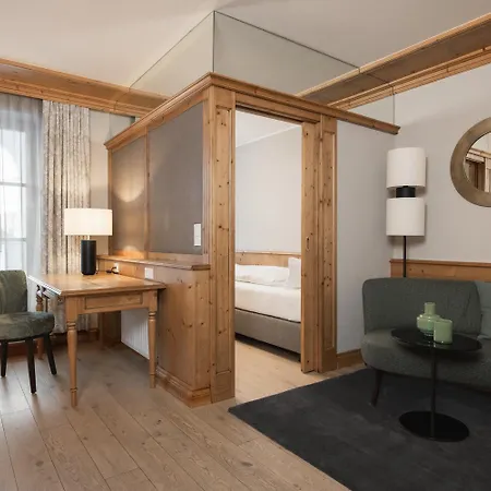 Schlosshotel Hotel 5*
