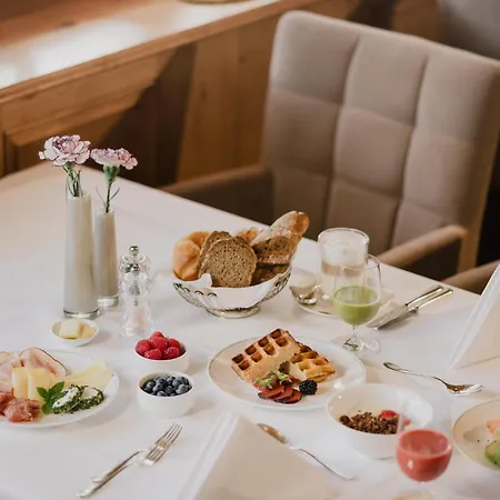 Schlosshotel Отель