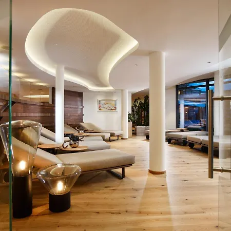 Schlosshotel Отель Фис