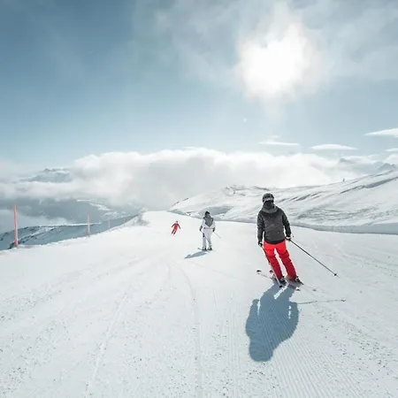 Schlosshotel Отель Фис