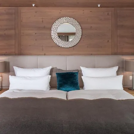 Schlosshotel Hotel 5*