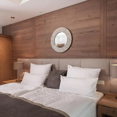 Schlosshotel Отель 5*