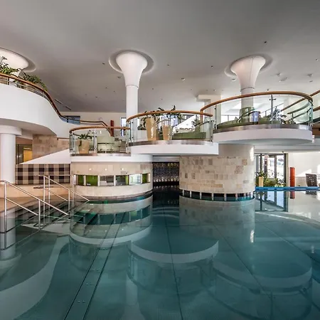 Schlosshotel Отель