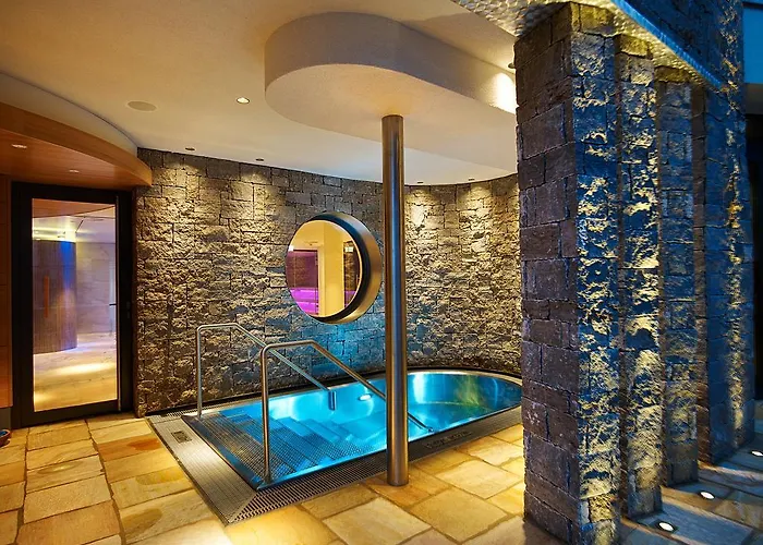 Schlosshotel Hotel 5*