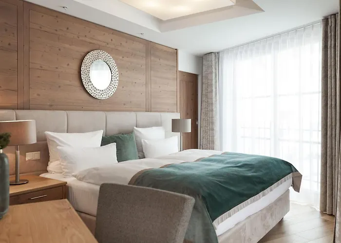 Schlosshotel Hotel 5*