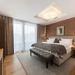Schlosshotel 5*