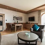 Schlosshotel 5*