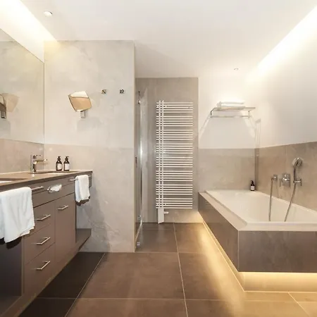 Schlosshotel 5*