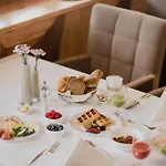 Schlosshotel Hotel