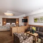 Schlosshotel 5*