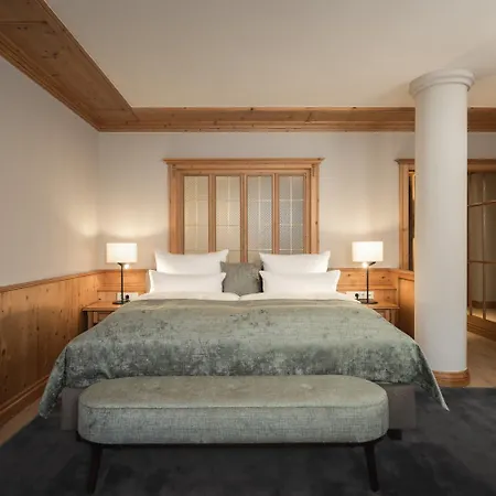 Schlosshotel 5*