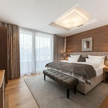 Schlosshotel 5*