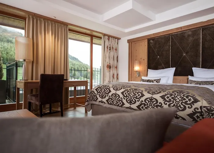 Schlosshotel Hotel 5*